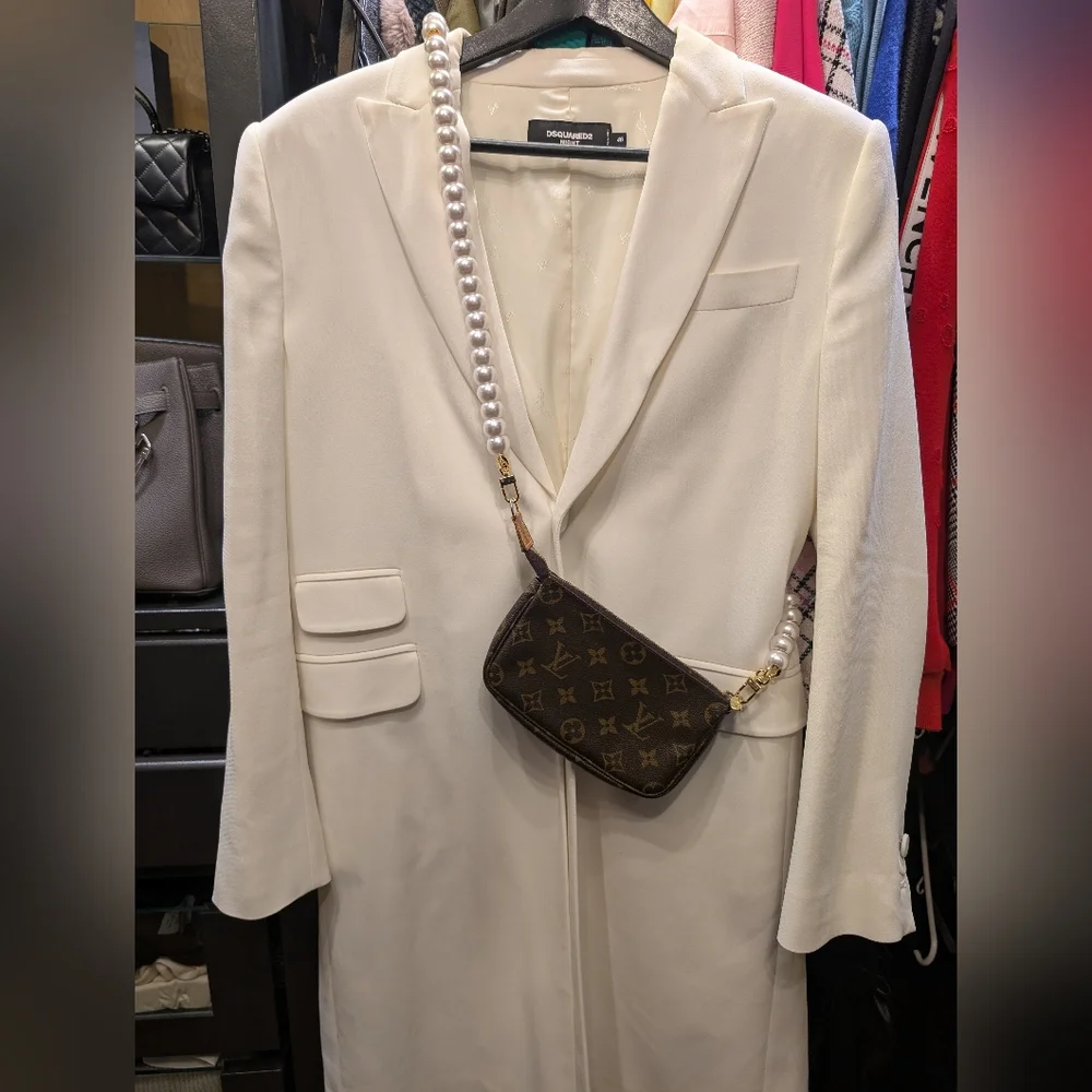 🤎AUTH Pre loved Louis Vuitton Pochette + Pearl Crossbody Strap! - Picture 14 of 15